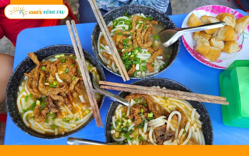 Review mới nhất về quán bánh canh cô Ngân Vũng Tàu ngon nức tiếng 8 bánh canh cô ngân vũng tàu