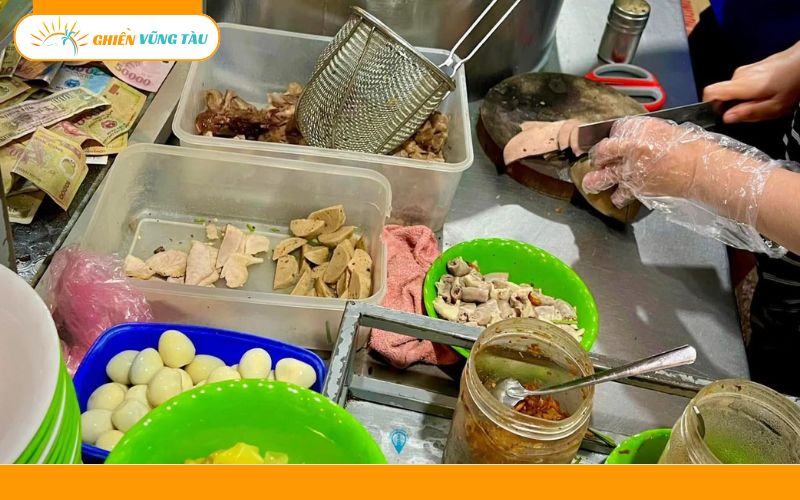 Review quán hủ tiếu chờ Vũng Tàu huyền thoại tại 744 Trần Phú 8 hủ tiếu chờ Vũng Tàu
