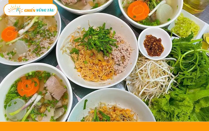 Review quán hủ tiếu mì khô Tám Bến Đình ăn một lần là ghiền 9 hủ tiếu mì khô tám bến đình