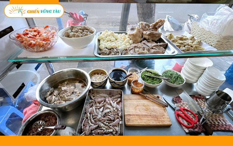 Review quán hủ tiếu mì khô Tám Bến Đình ăn một lần là ghiền 12 hủ tiếu mì khô tám bến đình