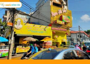 bánh bông lan trứng muối gốc cột điện