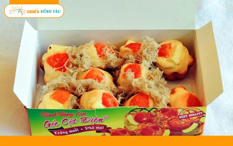 bánh bông lan trứng muối gốc cột điện