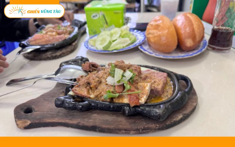 bánh mì chảo tú xương vũng tàu