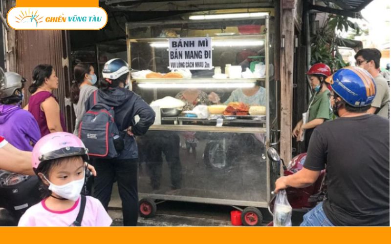 Review tiệm bánh mì không tên Vũng Tàu - Muốn ăn phải xếp hàng 8 bánh mì không tên vũng tàu
