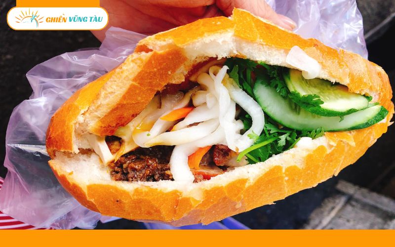 Review tiệm bánh mì không tên Vũng Tàu - Muốn ăn phải xếp hàng 9 bánh mì không tên vũng tàu