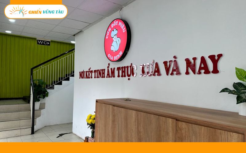 cơm đốt niêu gia định