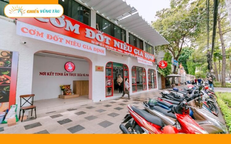 cơm đốt niêu gia định