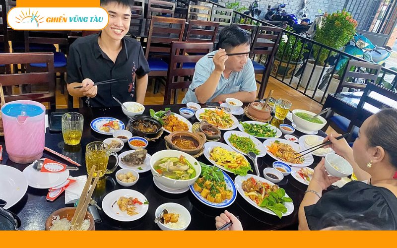 cơm niêu nhà lá
