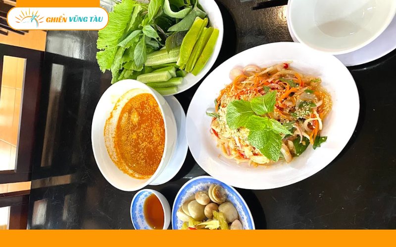 cơm niêu nhà lá