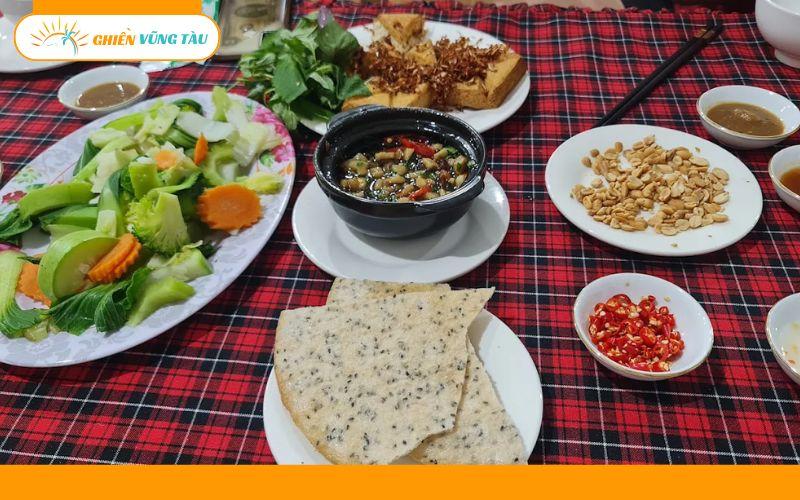 cơm niêu thủy quán