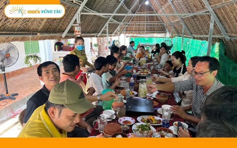 cơm niêu thủy quán