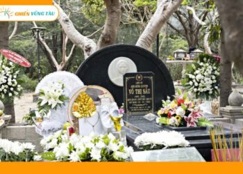 trang phục đi lễ cô sáu