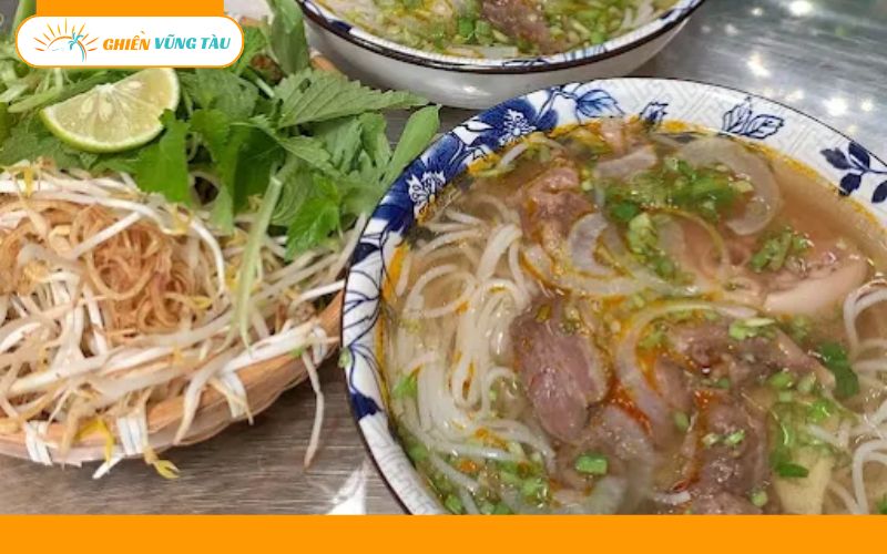 Review mới nhất về quán bún bò Cô Tư Vũng Tàu núp hẻm, chill mát 7 bún bò cô tư