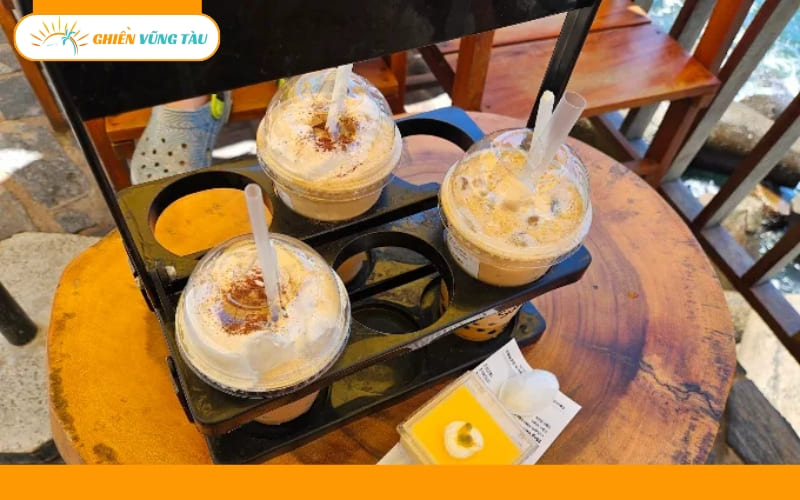 coffee suối bên biển